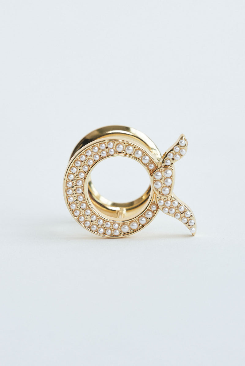 text -- gold ring
