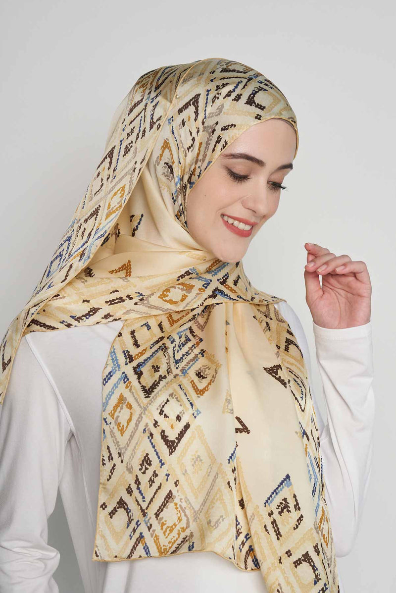 text -- diamond soft yellow