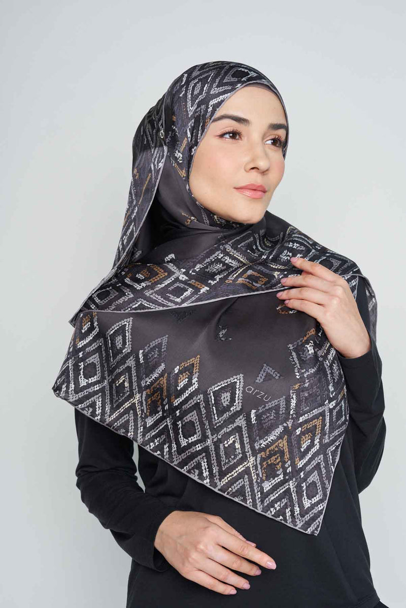 text -- diamond charcoal