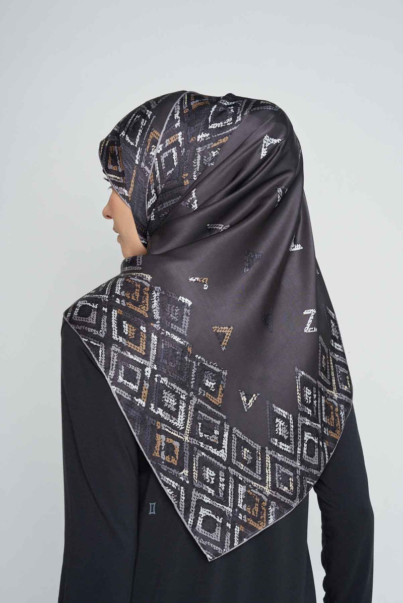text -- diamond charcoal