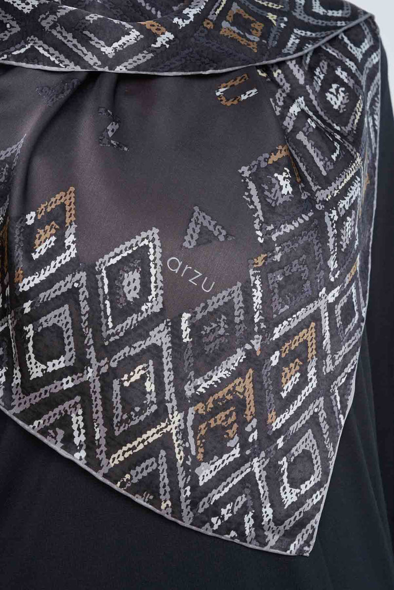 text -- diamond charcoal