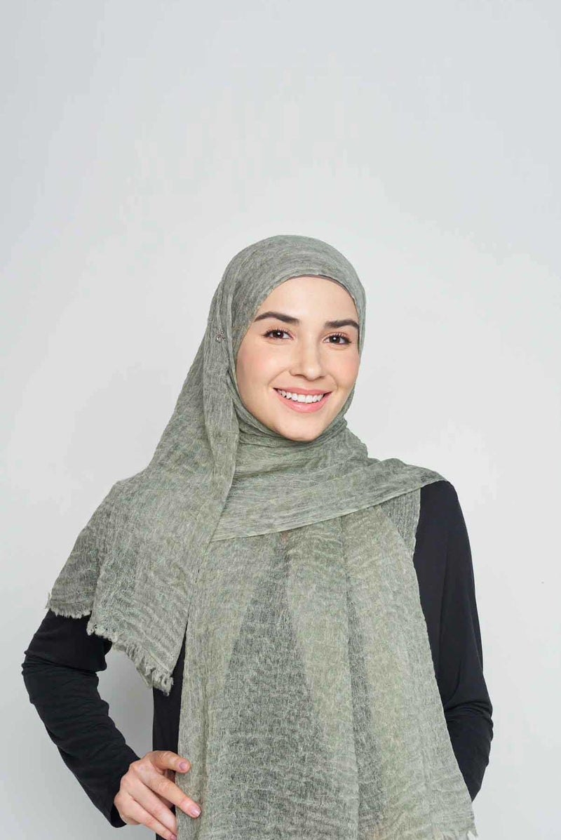 weekend crush-it scarf in CRINKLED WOOL