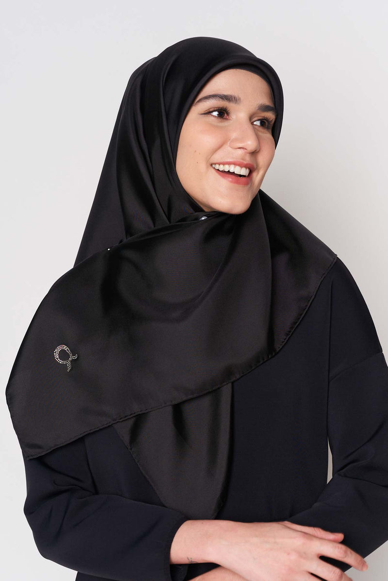 text -- shimmering black