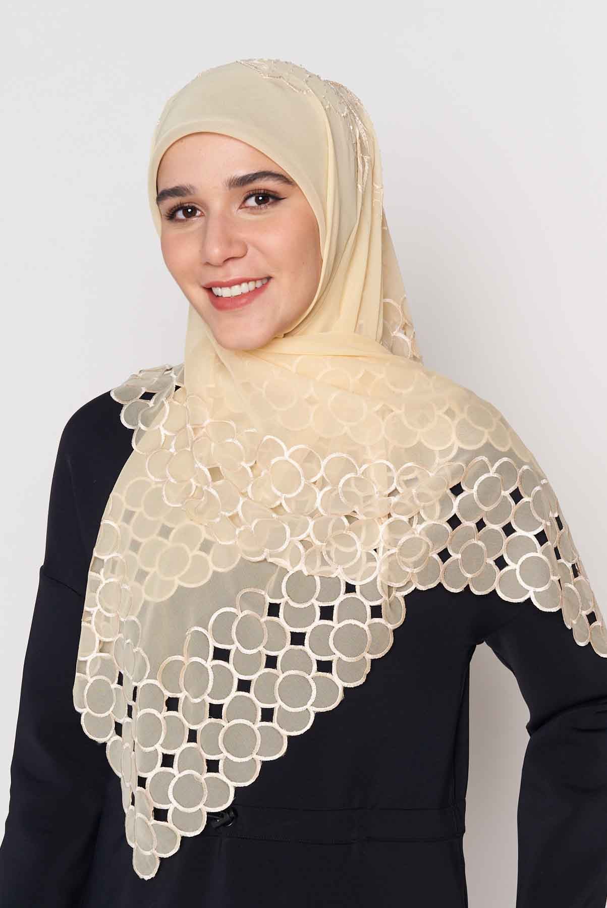 text -- beaded cream