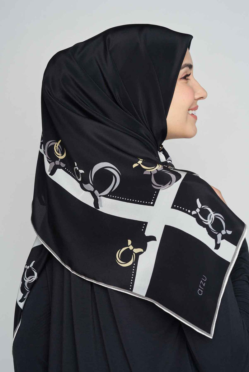 text -- knot sophisticated black