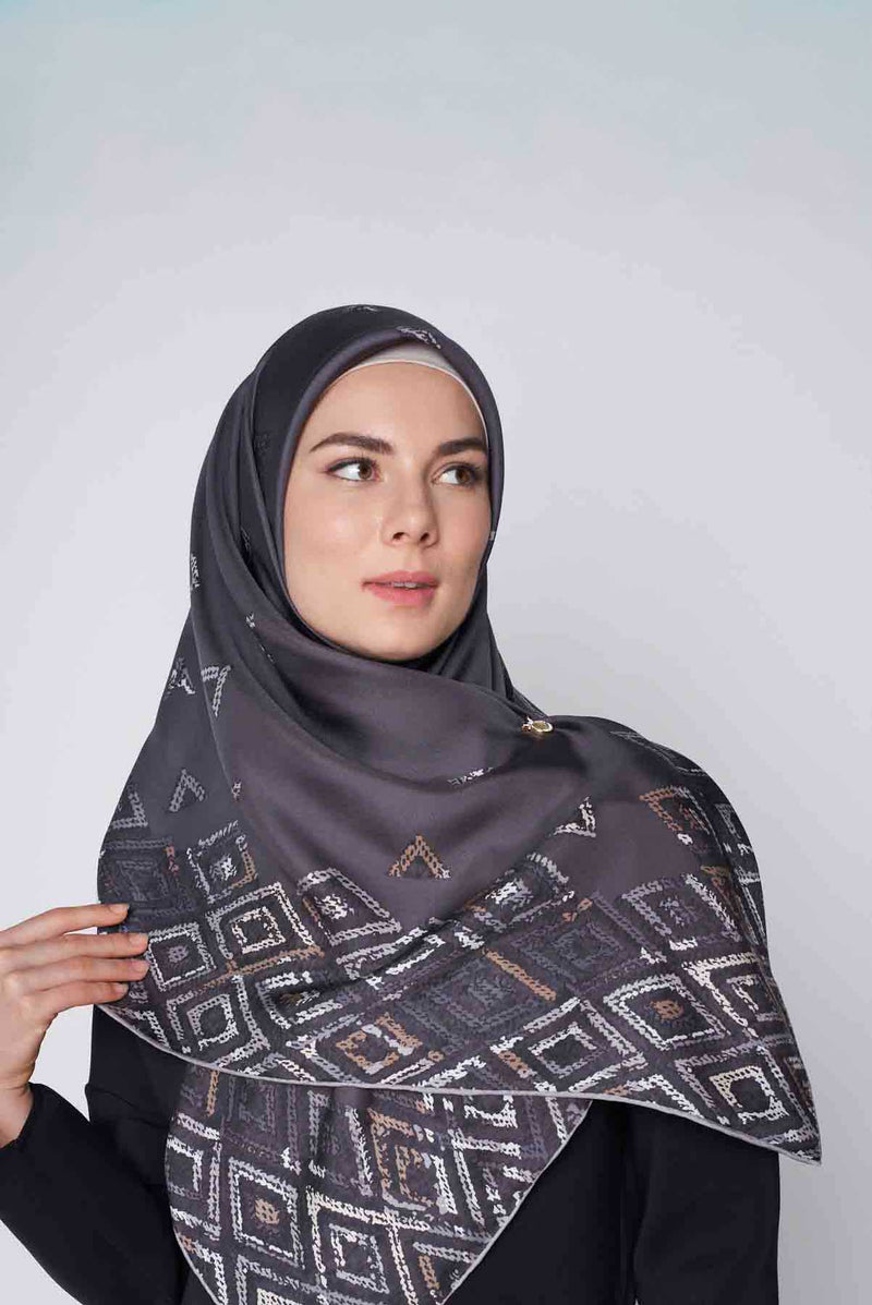 diamond lattices are forever square TWILL SILK Large