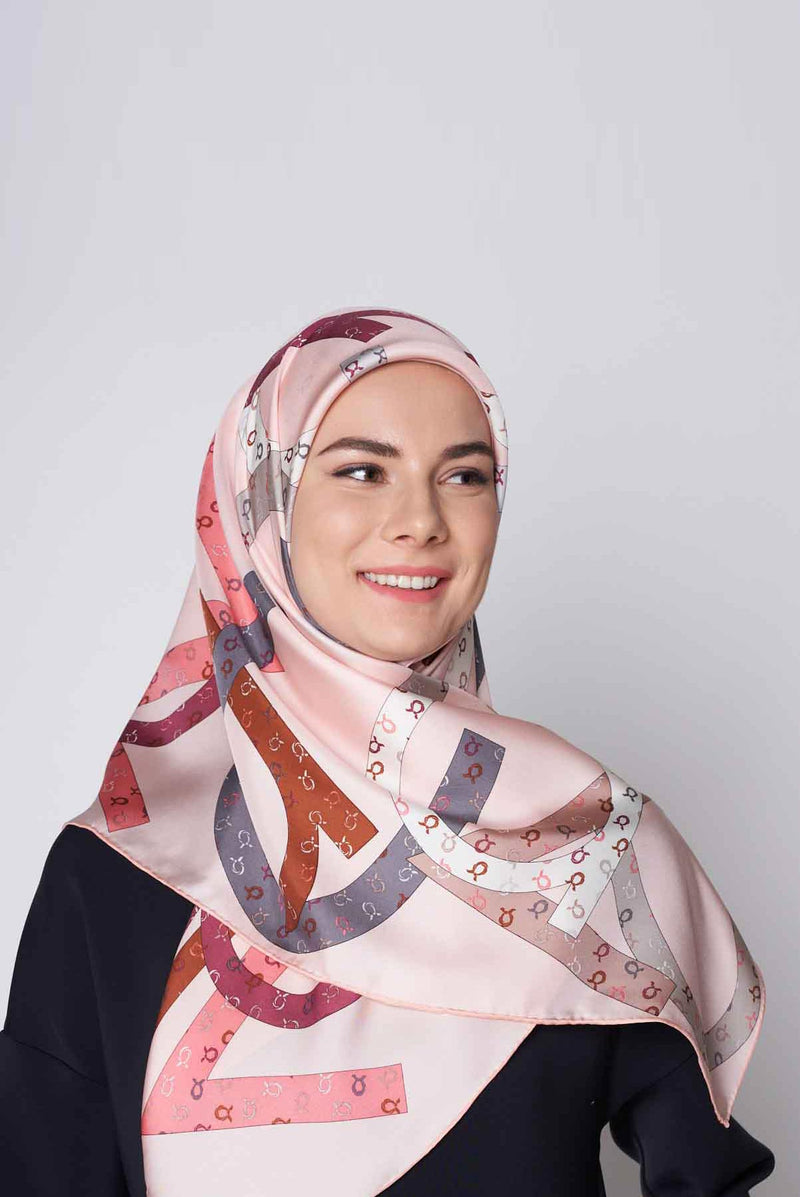 the signature square TWILL SILK Medium