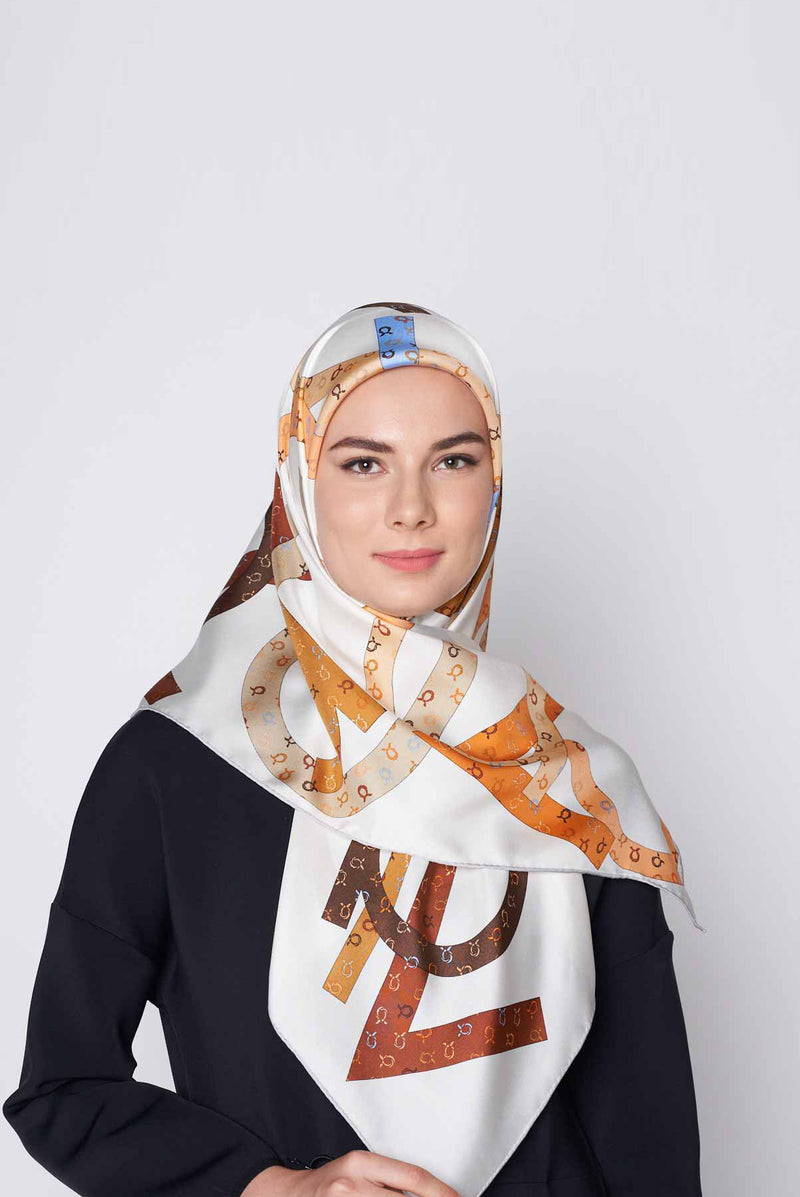 the signature square TWILL SILK Medium