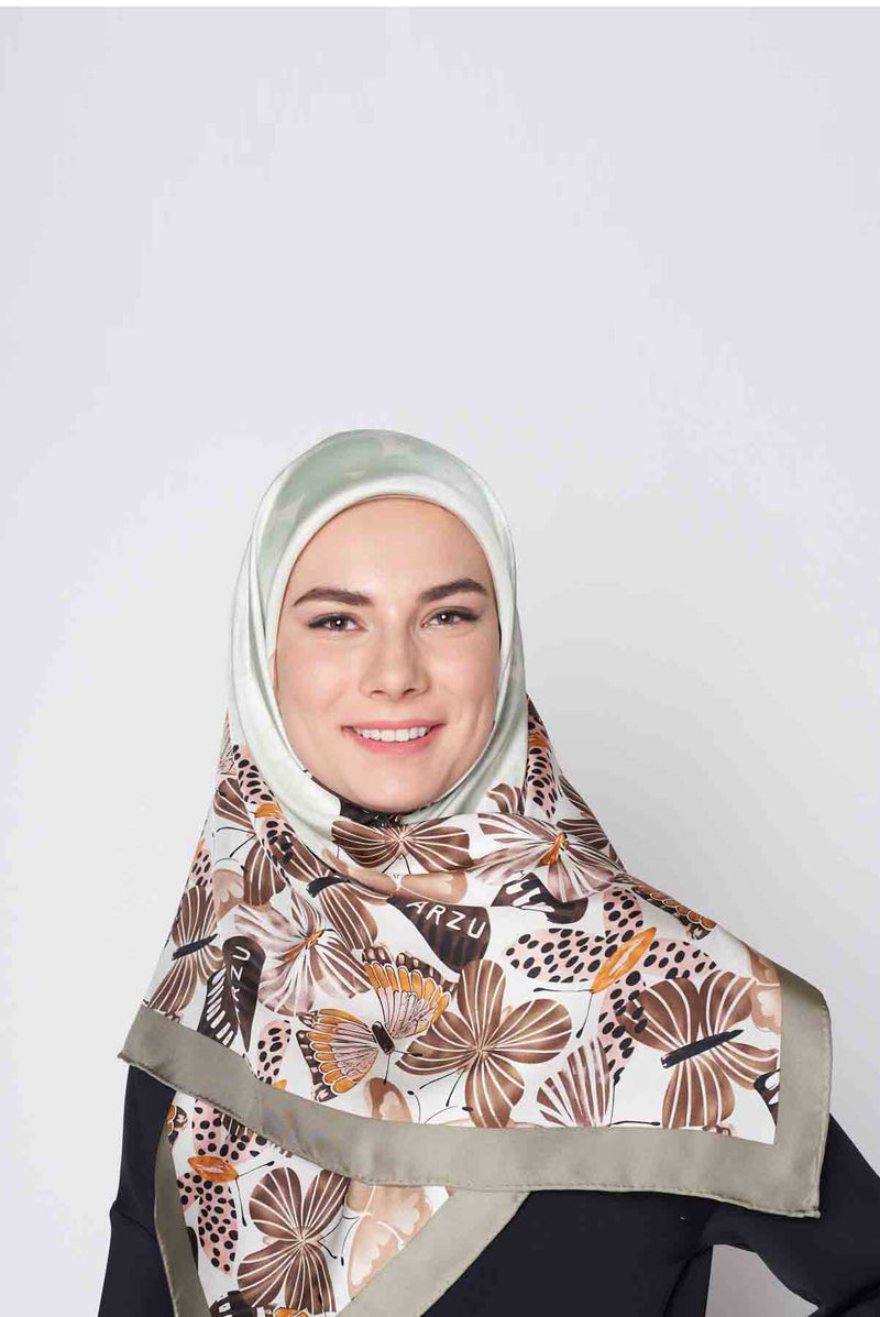 butterfly kisses square TWILL SILK Medium