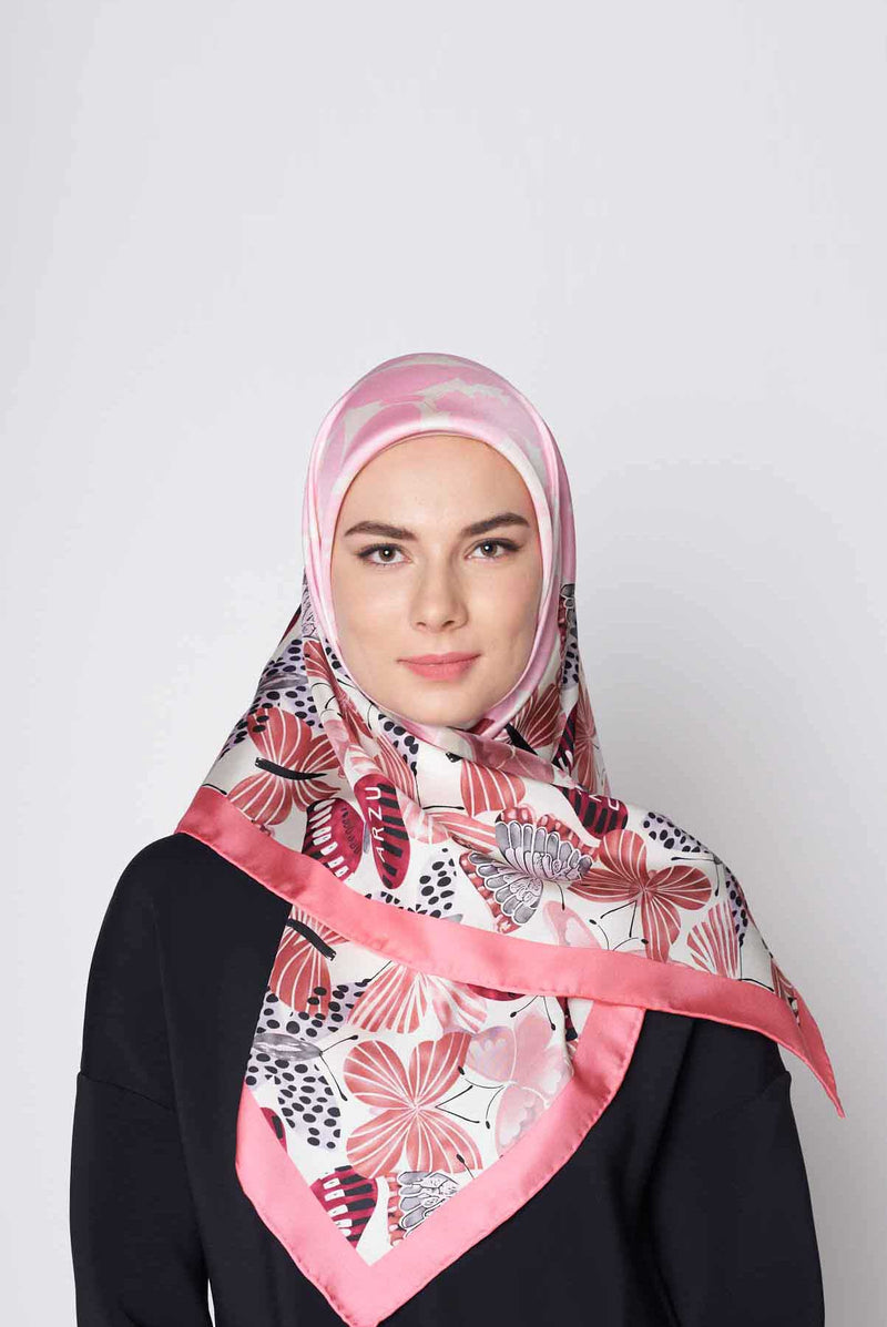 butterfly kisses square TWILL SILK Medium