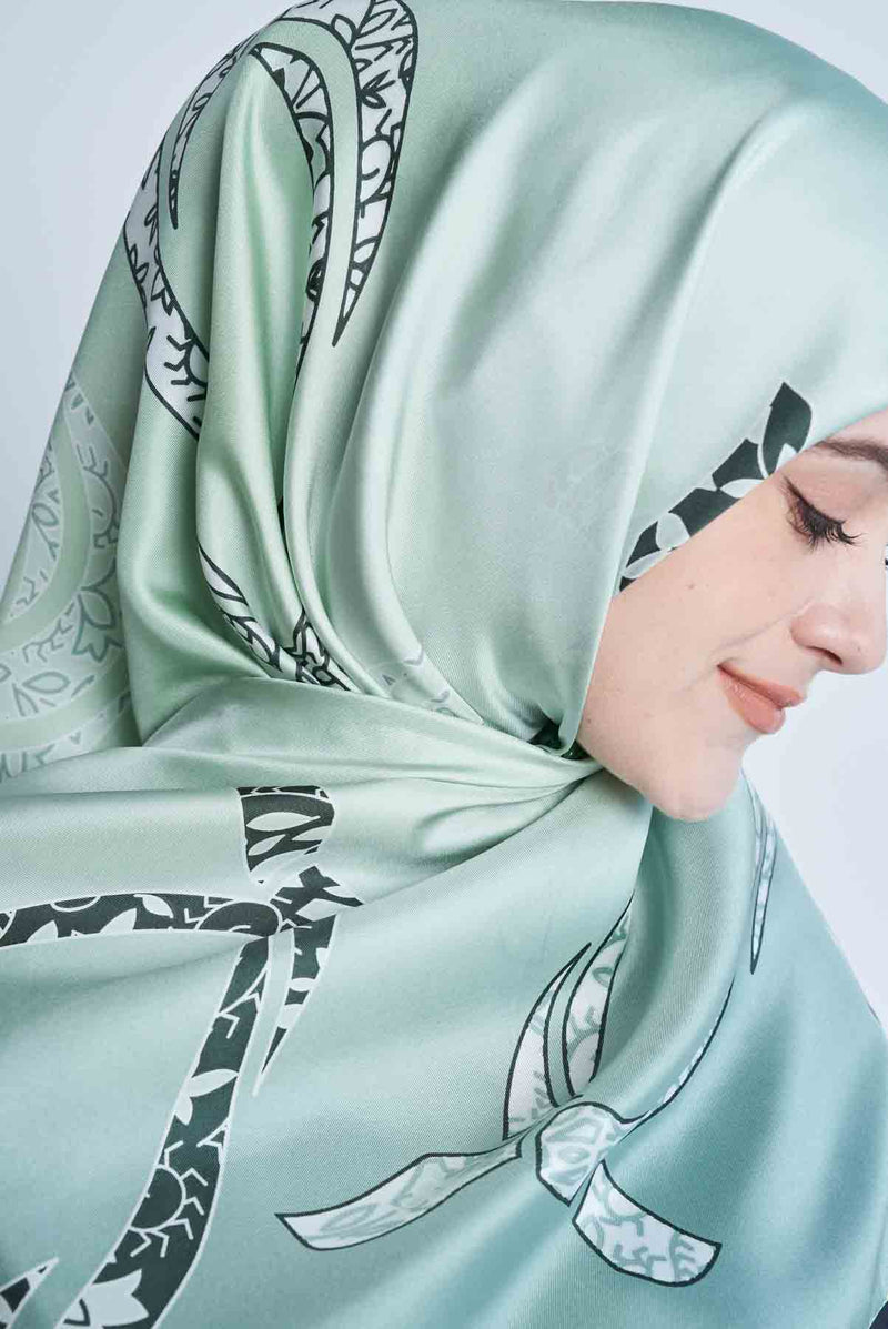 text -- arzu knot green