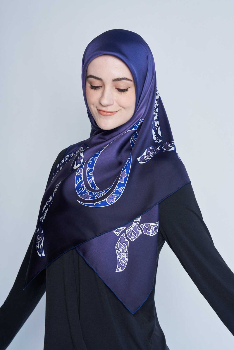 text -- arzu knot navy blue
