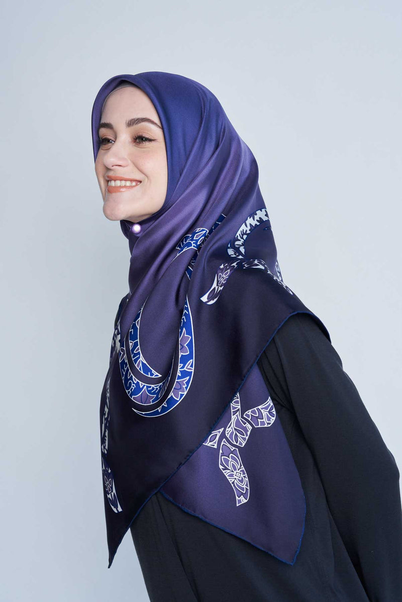 text -- arzu knot navy blue