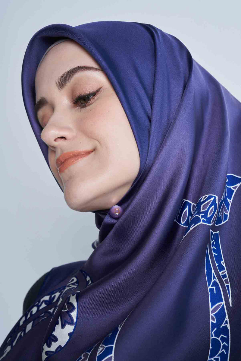 text -- arzu knot navy blue