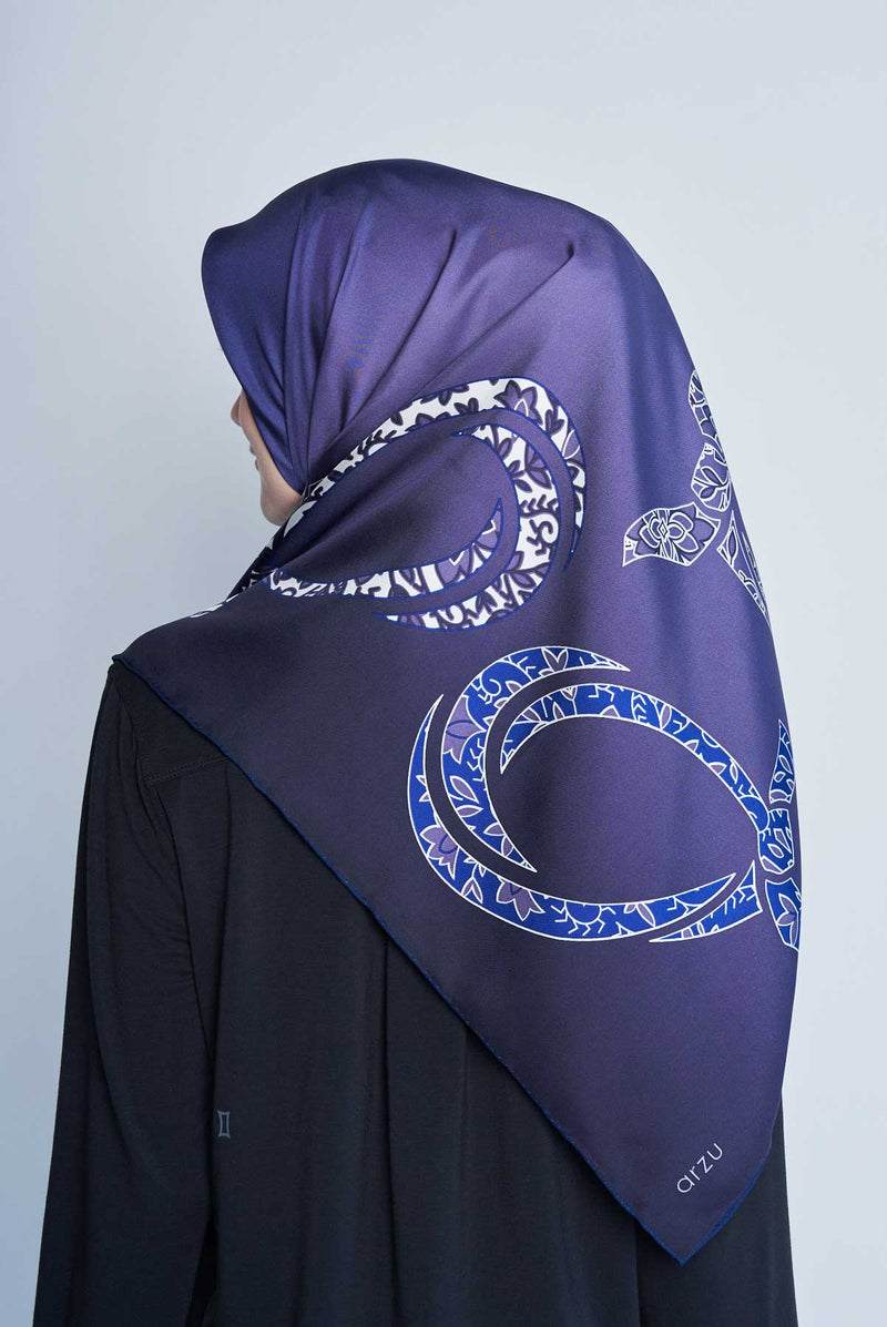 text -- arzu knot navy blue