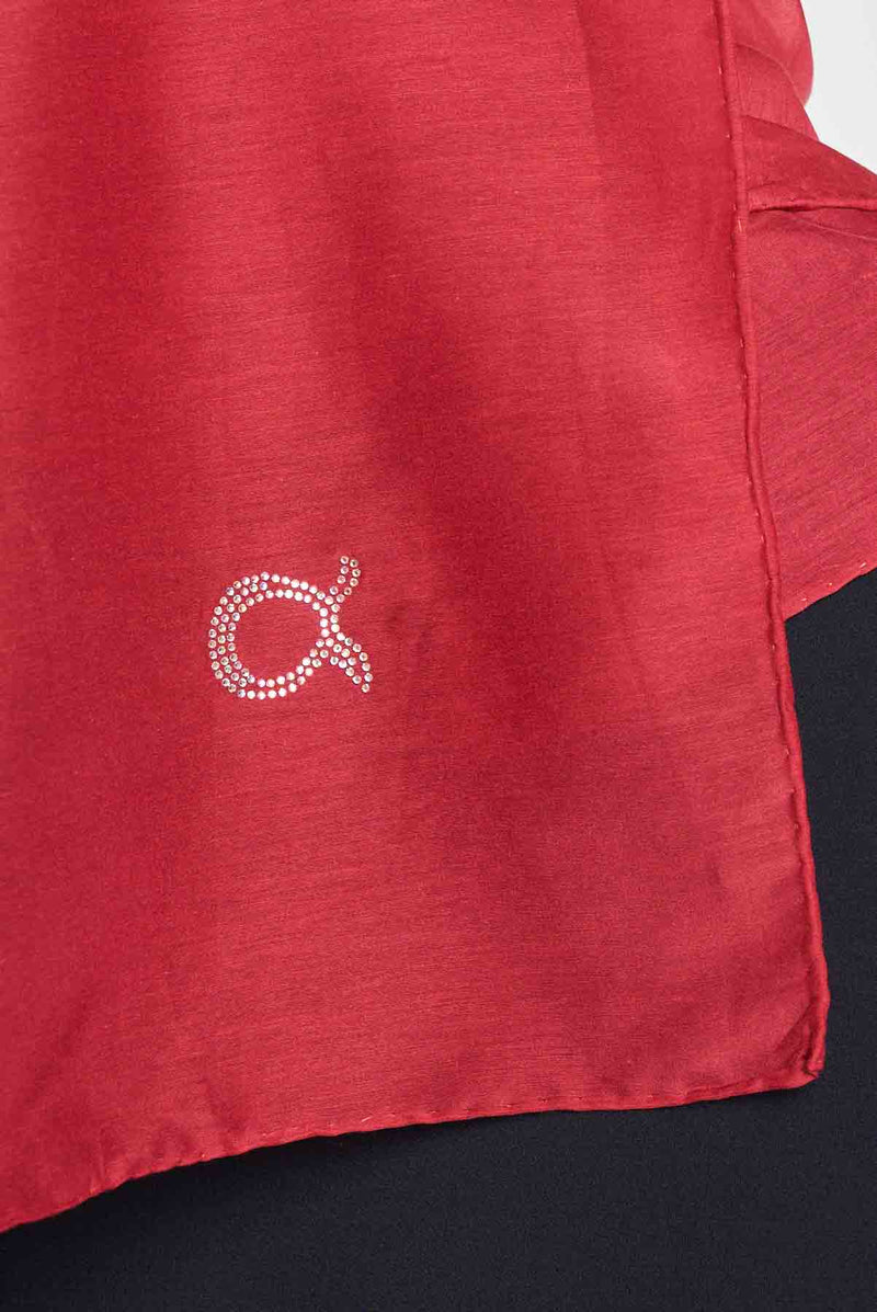 text -- lustrous crimson