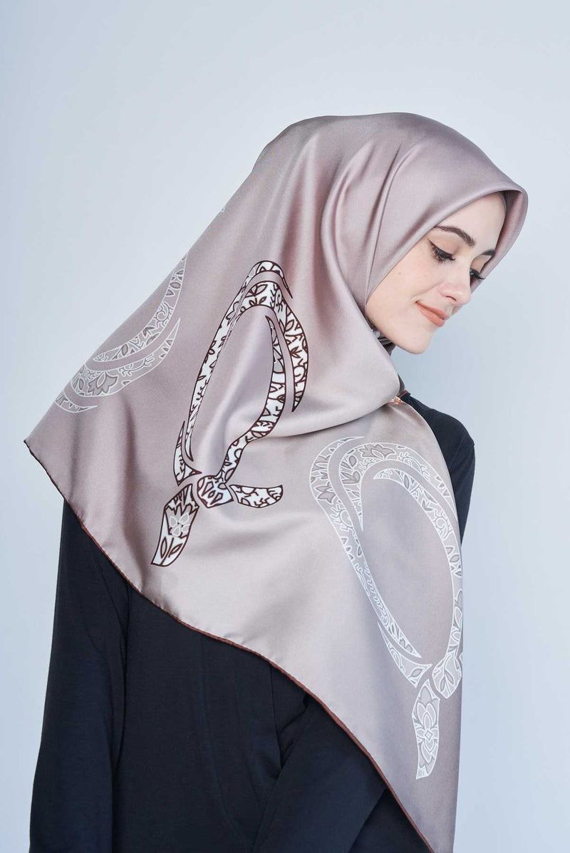 text -- arzu knot etoupe