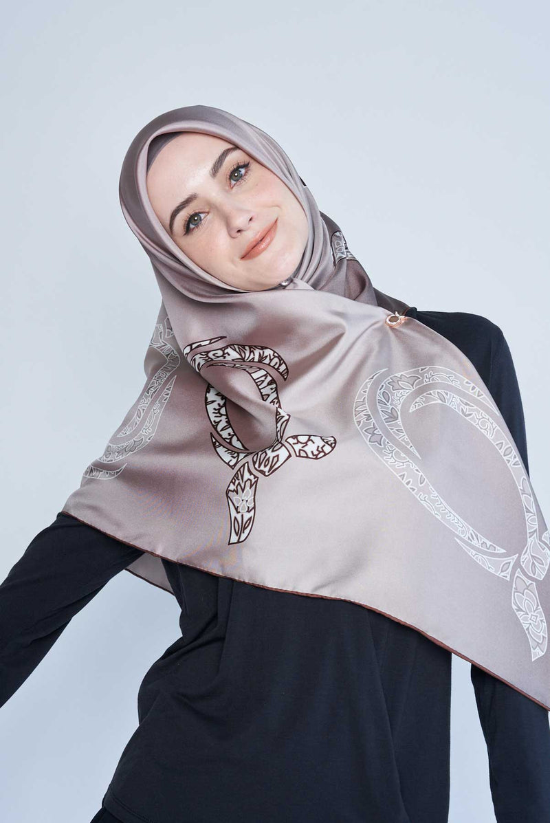 text -- arzu knot etoupe