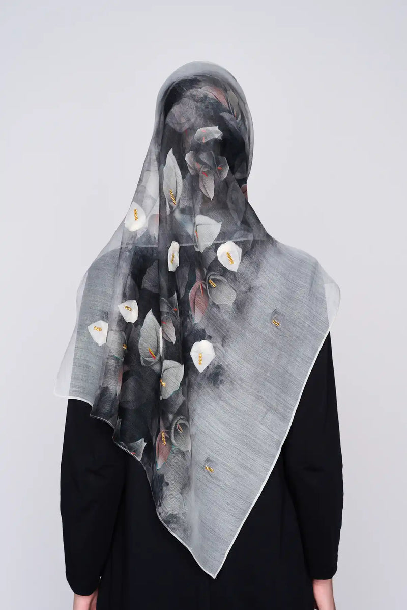 text -- cashmere sophisticated black
