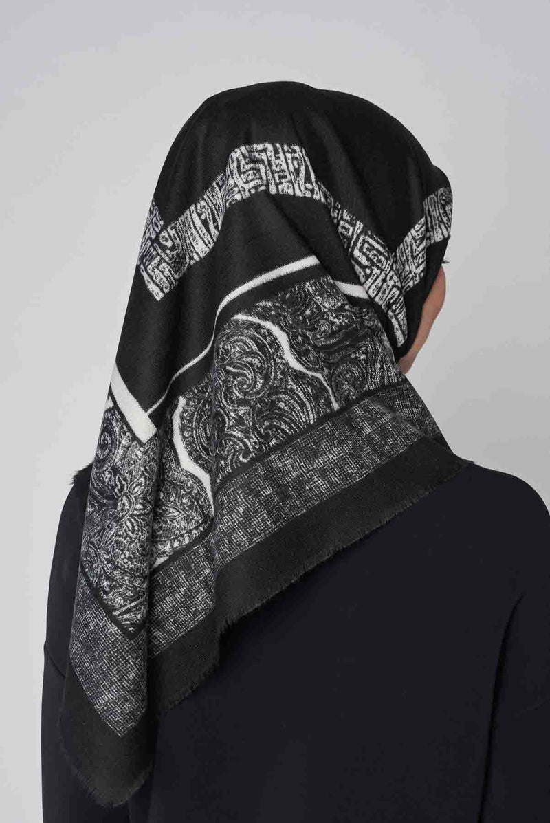 text -- classic black