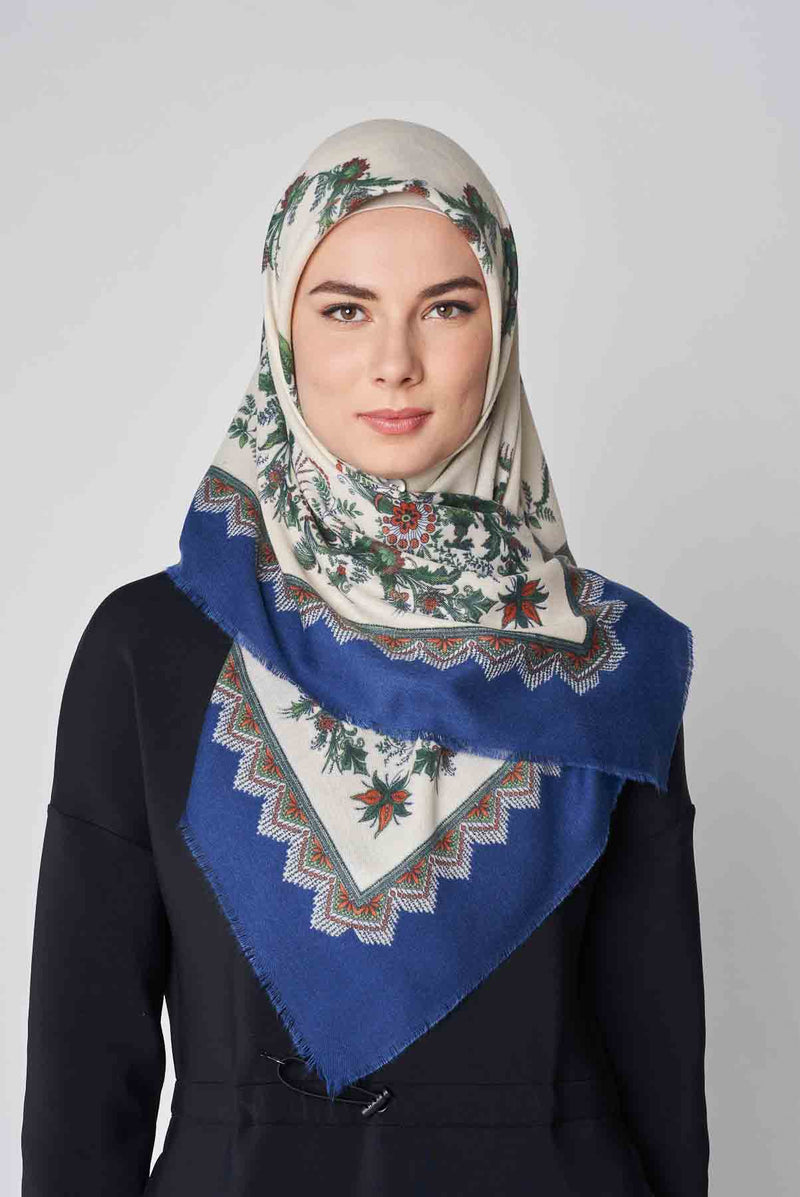 text -- classic floral blue