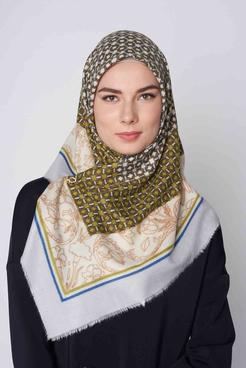 text -- mosaic elegance off white