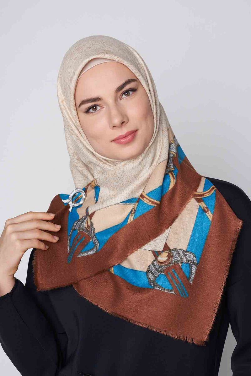 text -- jewelled links brown