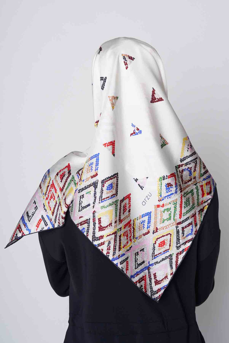 text -- diamond multi white