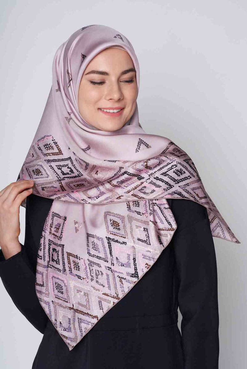 text -- diamond mauve