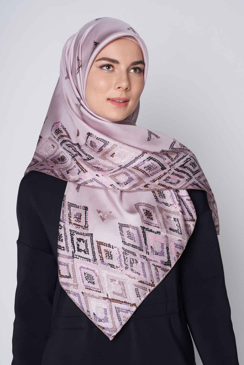 text -- diamond mauve