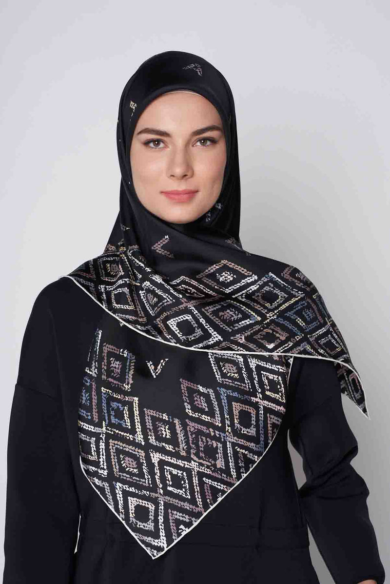 text -- diamond sophisticated black