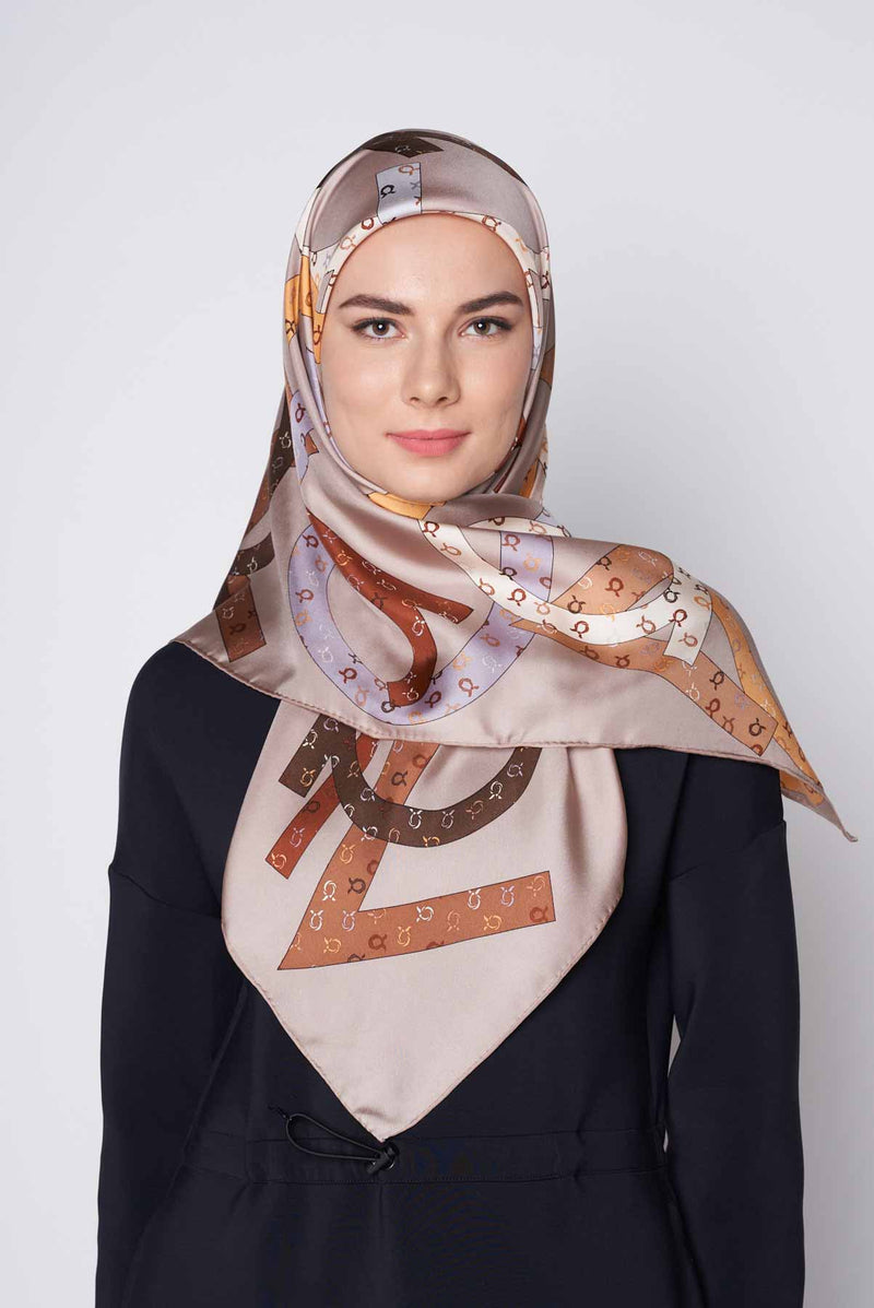 text -- signature taupe