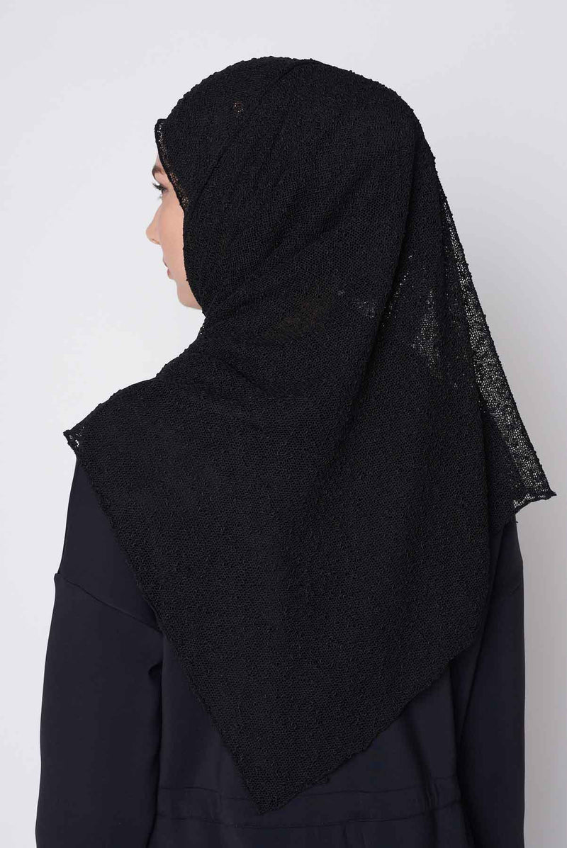 text -- knitted sophisticated black