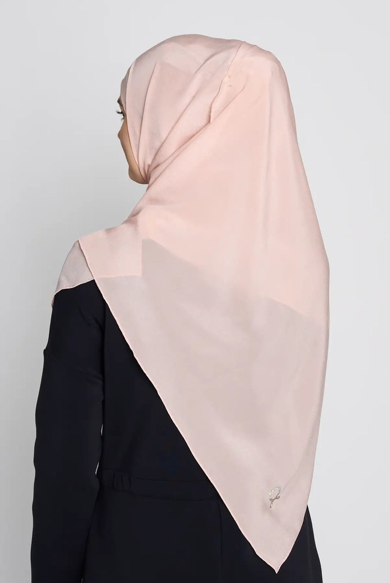 text -- lustre tea rose