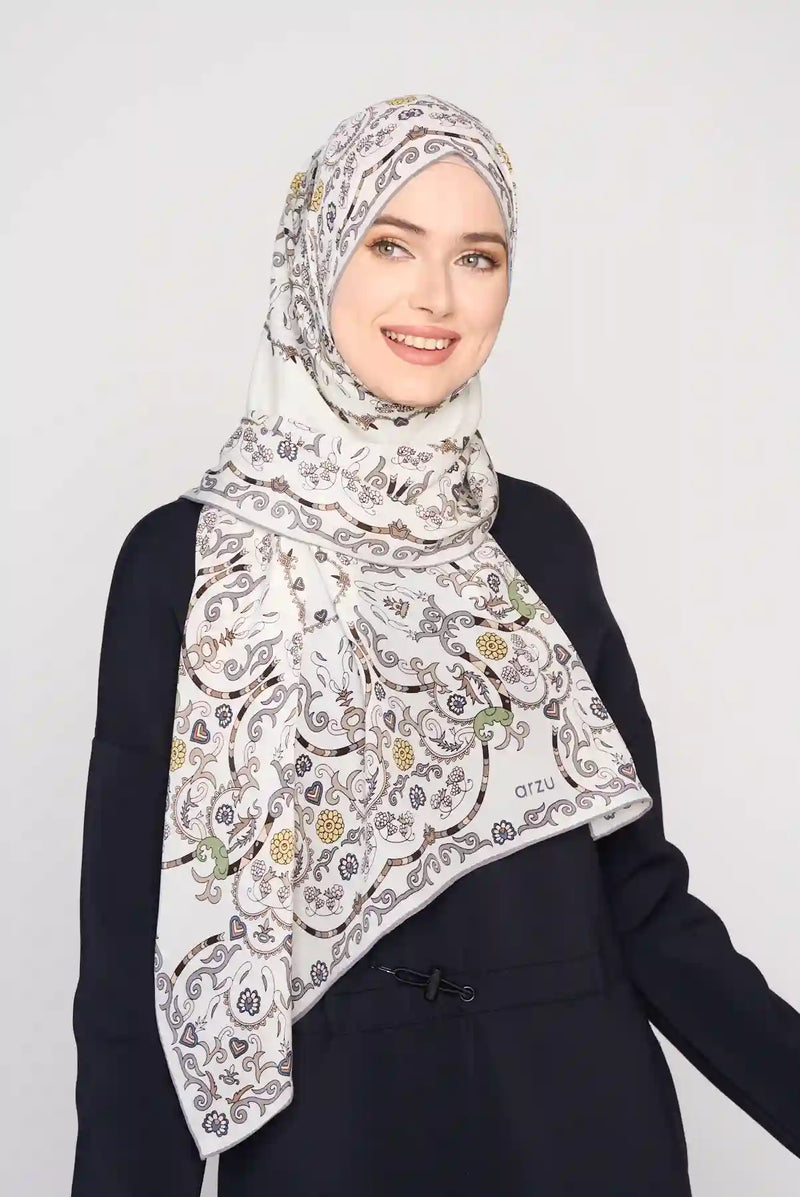 text -- paisley off white