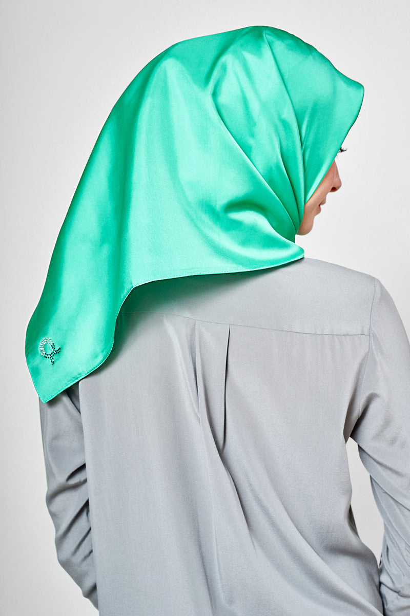 text --shimmering neon mint