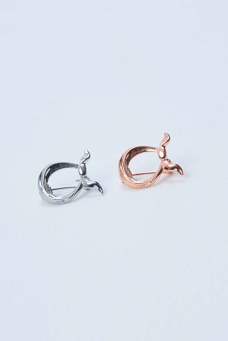 text -- silver rose gold