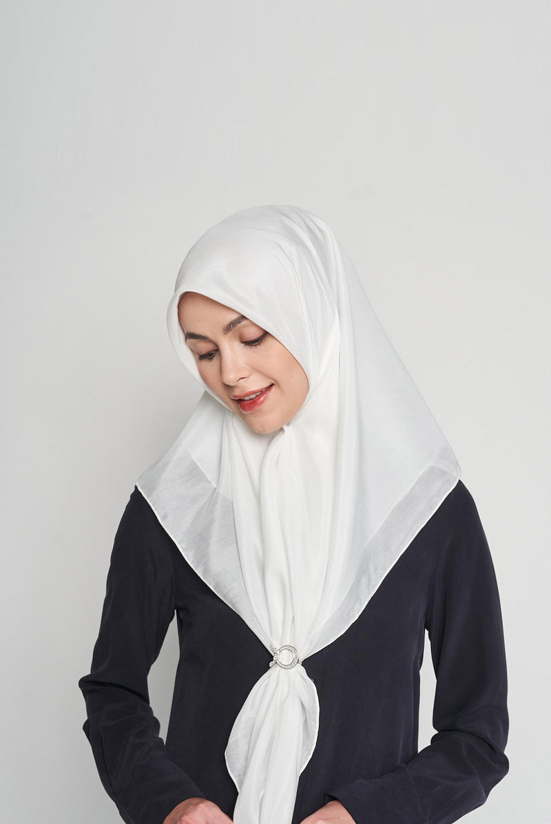 the good wrinkles square SILKOT Large hand-rolled hem