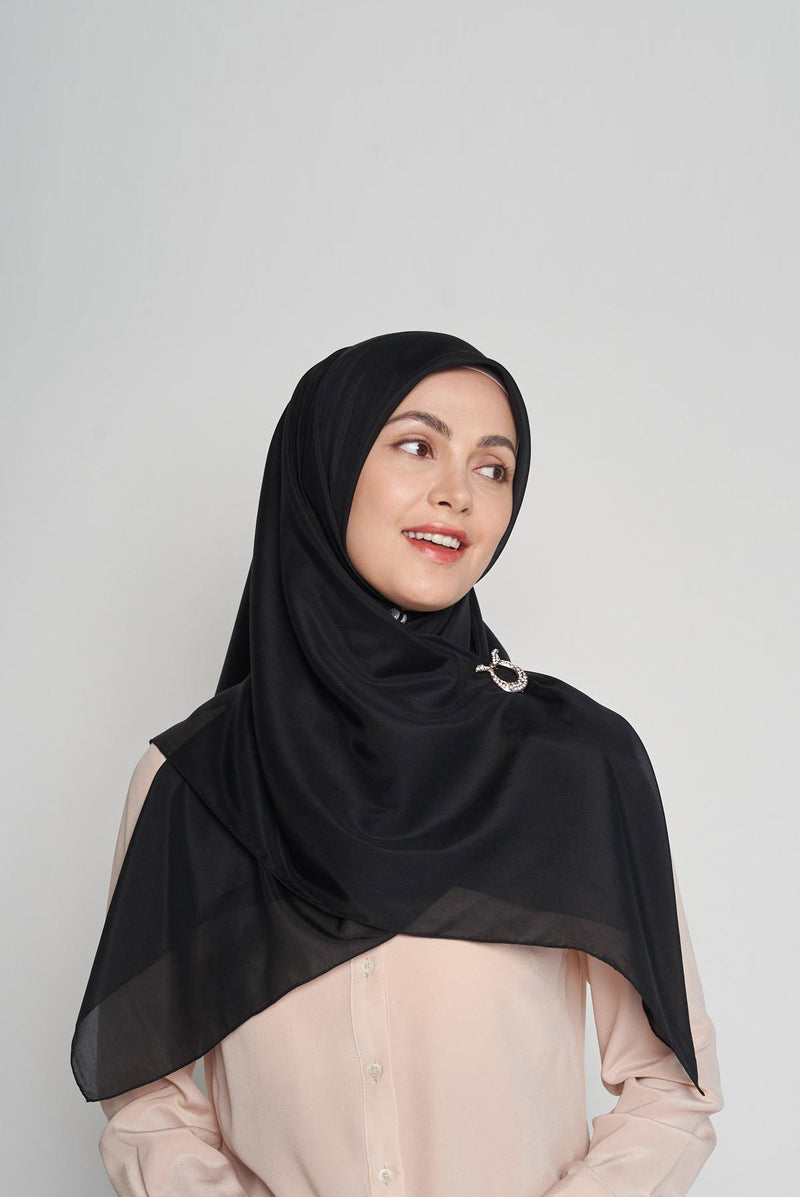 the good wrinkles square SILKOT Large hand-rolled hem
