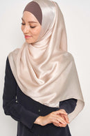 text -- high gloss charming taupe
