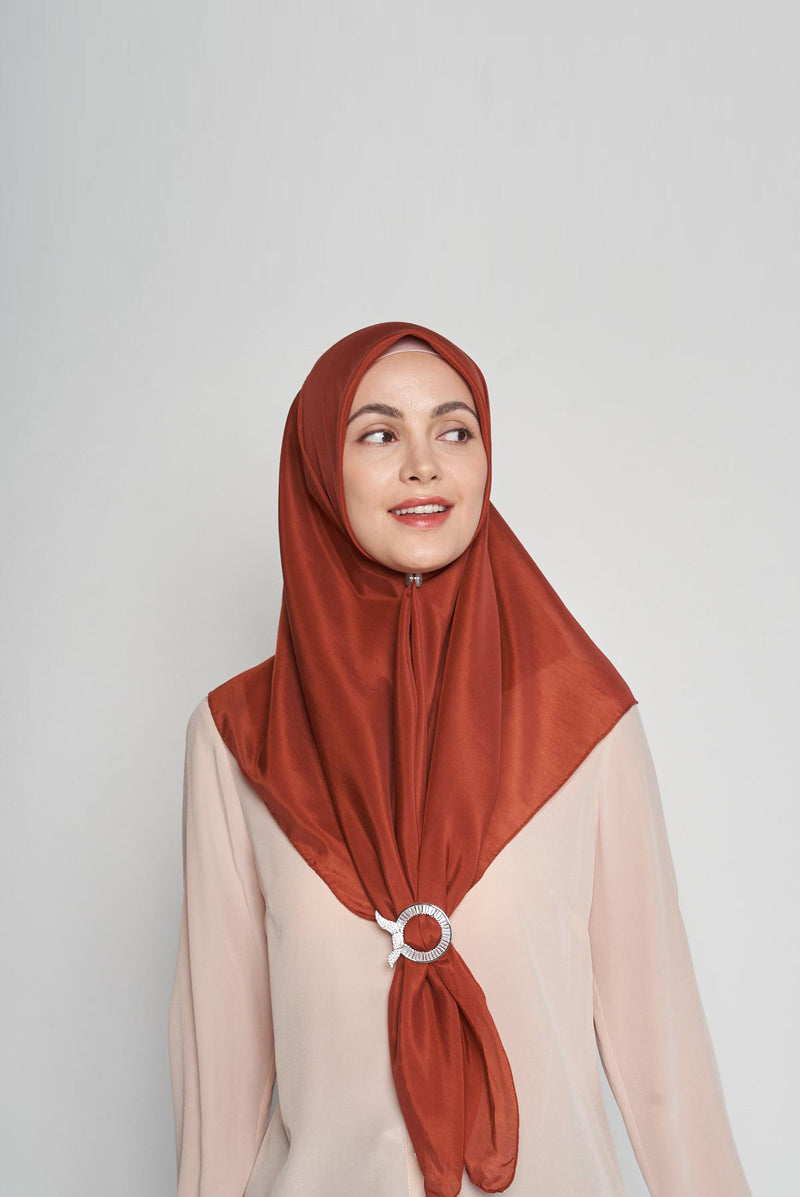 the good wrinkles square SILKOT Large hand-rolled hem