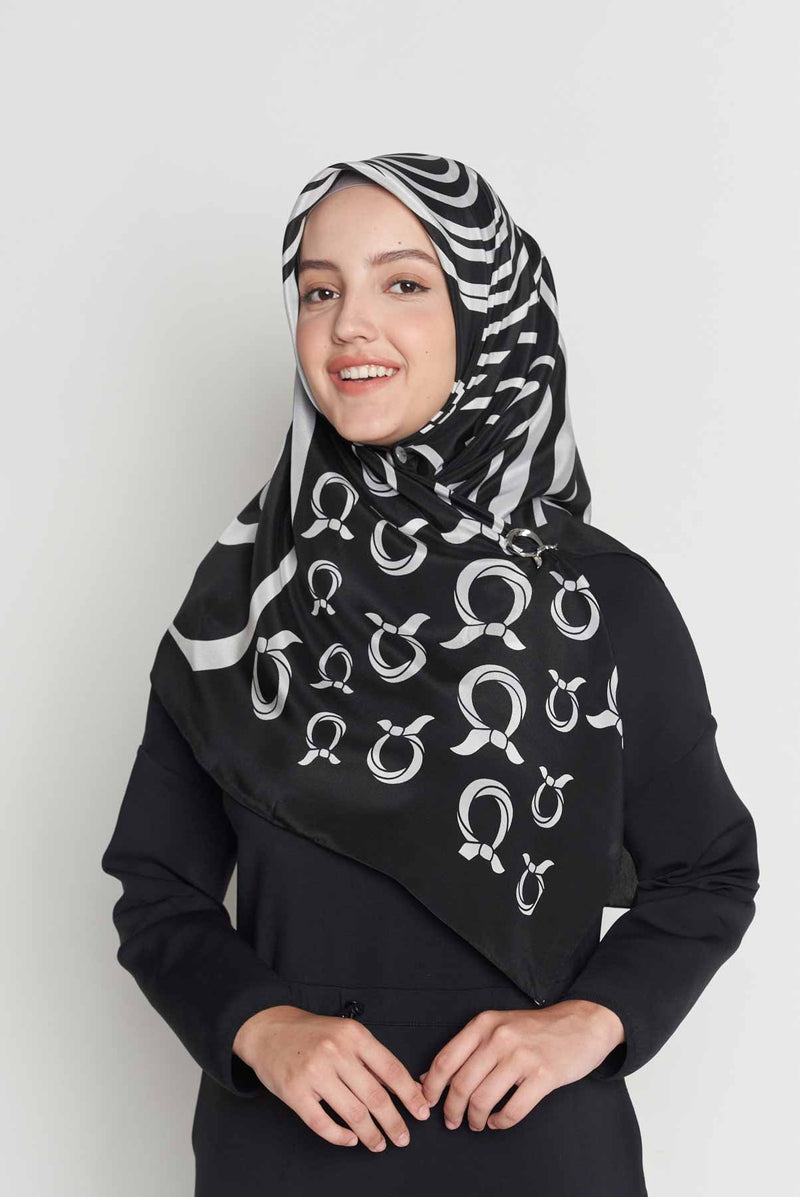 text -- arabesque sophisticated black
