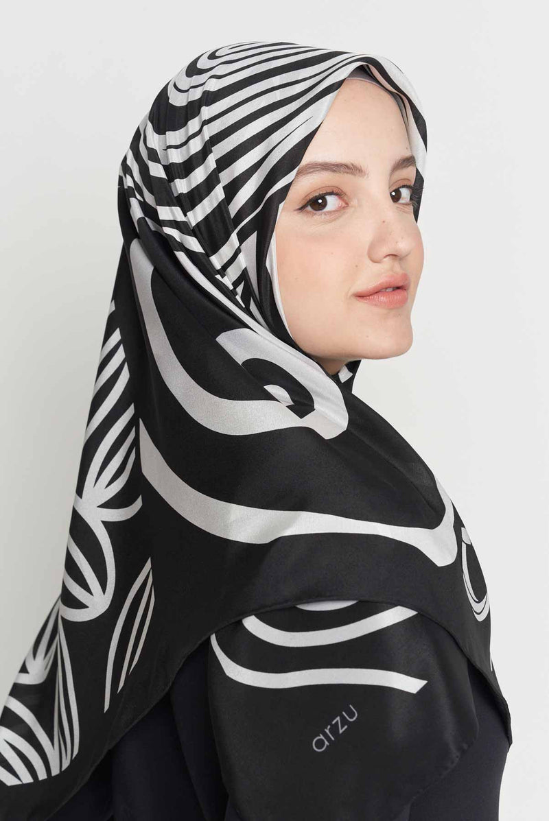 text -- arabesque sophisticated black