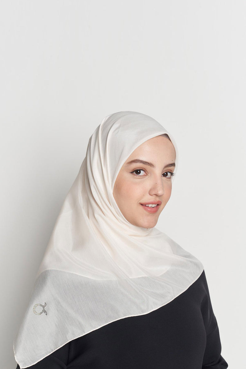 the good wrinkles square SILKOT Large hand-rolled hem