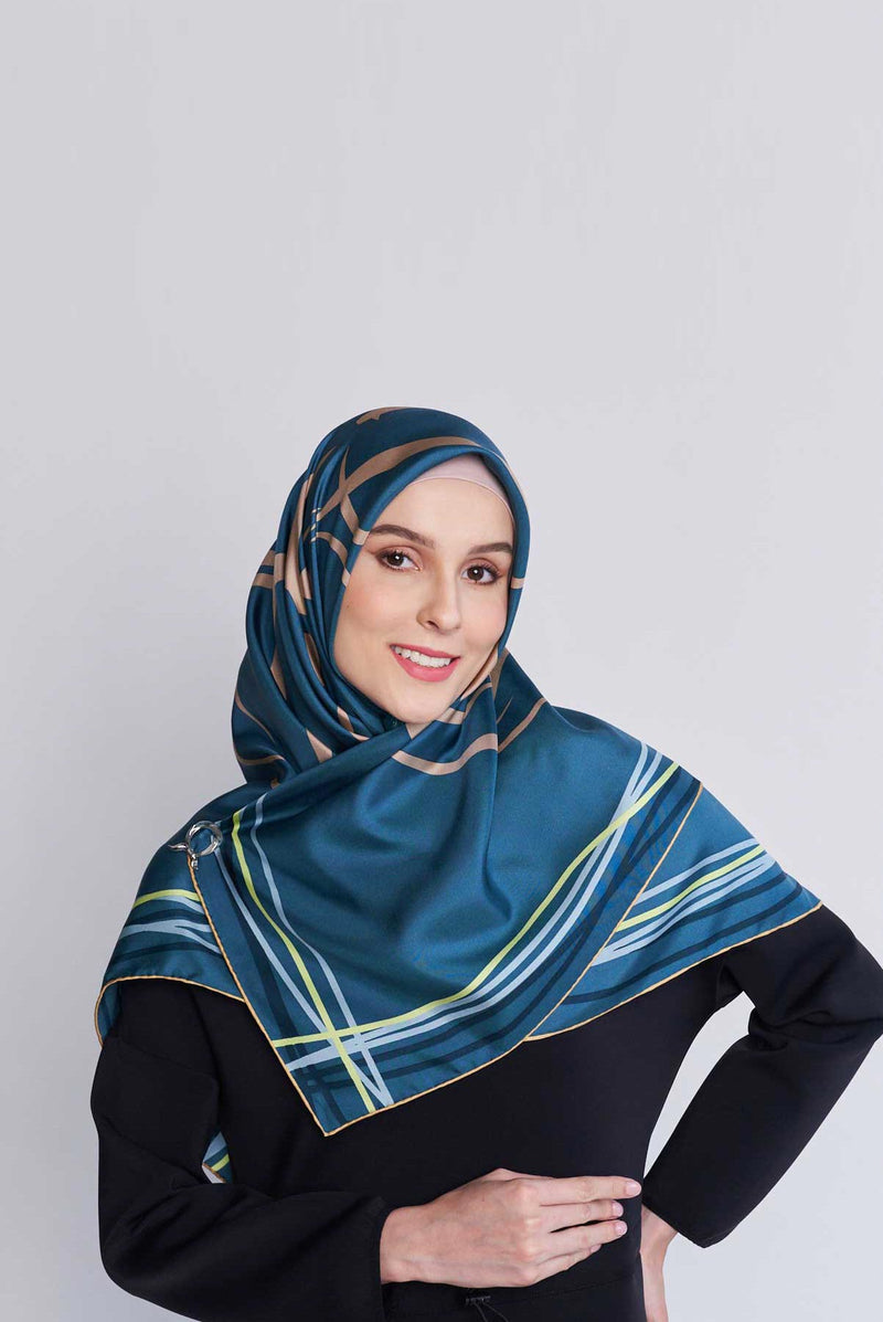 beauty that never fades square TWILL SILK Medium