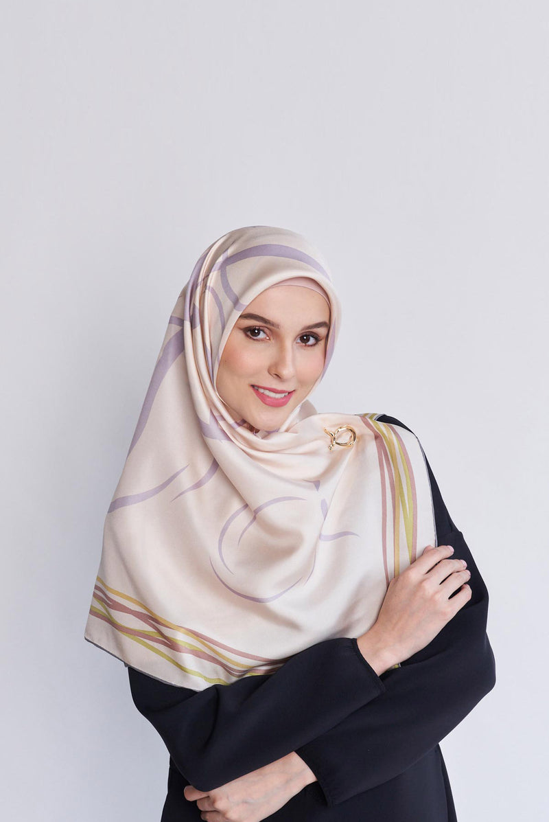 beauty that never fades square TWILL SILK Medium
