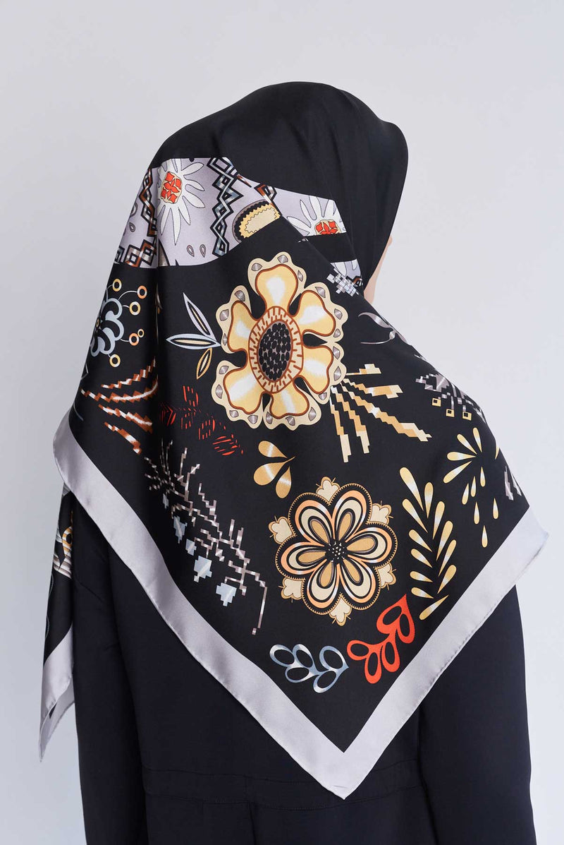 text -- arzu knot sophisticated black