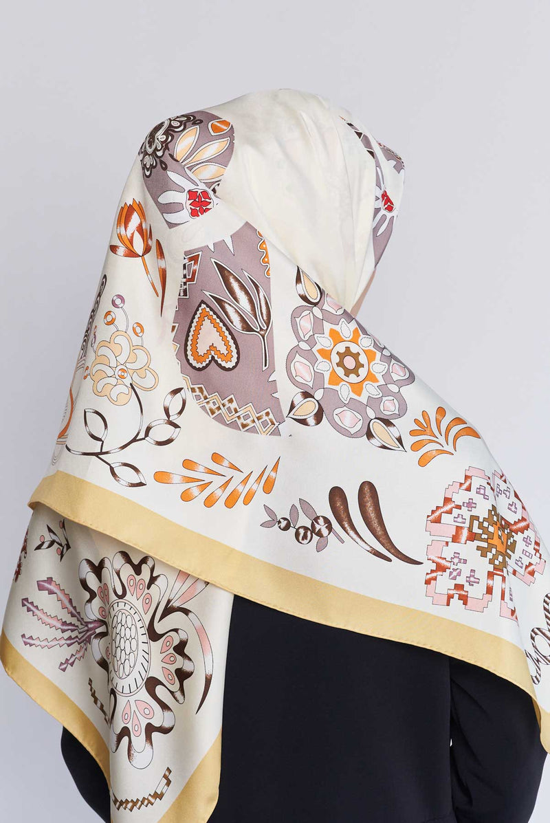 text -- arzu knot gold