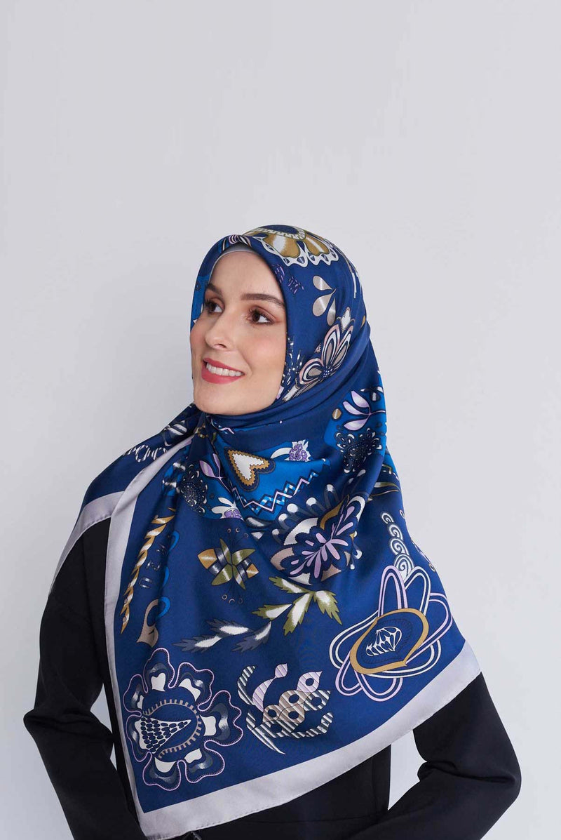 arzu lover's knot square TWILL SILK Large