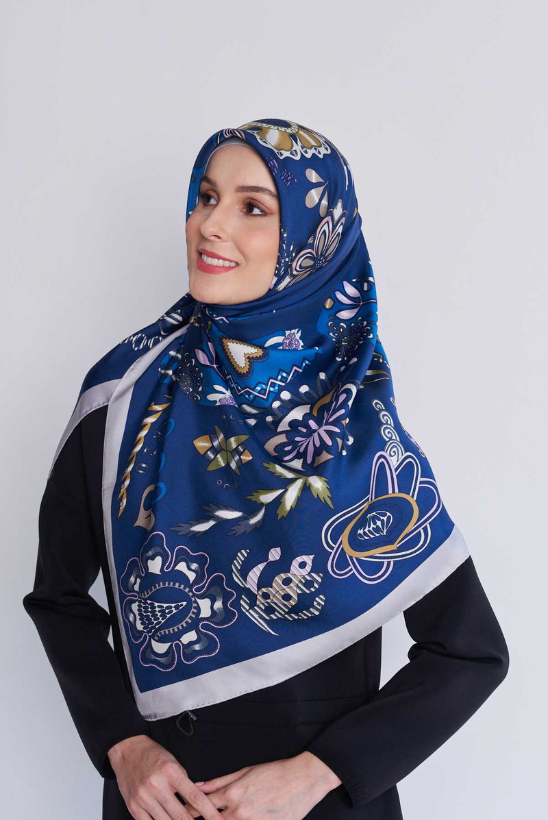 text -- arzu knot royal blue